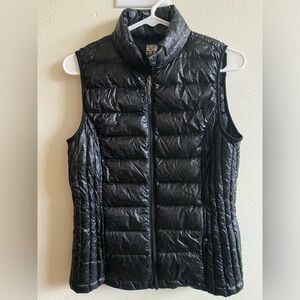 black athletic vest